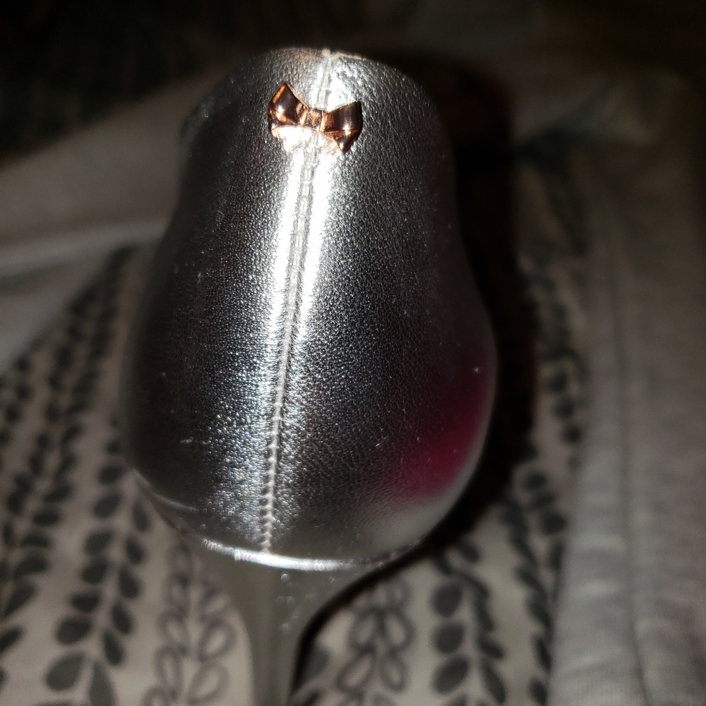 Shoes - Picture 3 of 3